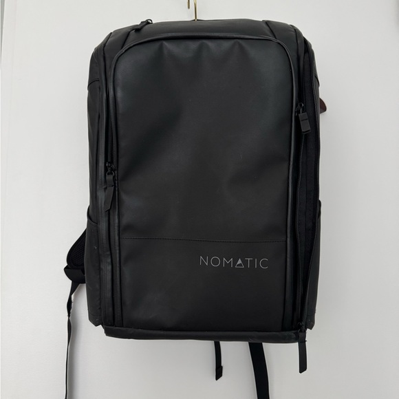 Nomatic Black Men's Backpack